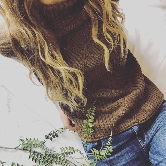 Sweaters - Brown fisherman cable knit turtle neck sweater Sp